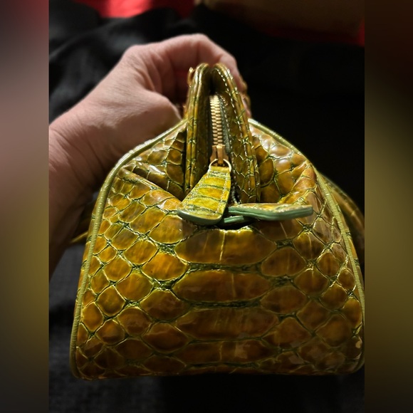 MCM 💯💢💚 RARE AUTHENTIC Green Crocodile-Embossed Handbag with Gold Chain - Picture 5 of 7